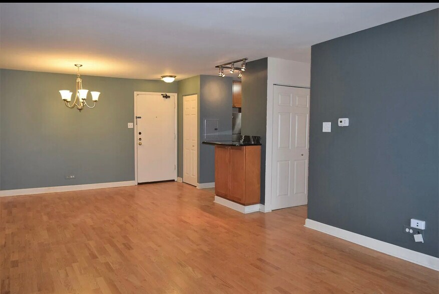 Building Photo - 675 Grove Terrace