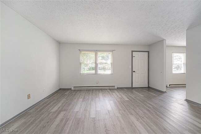 Building Photo - 1492 Ansonia Ave