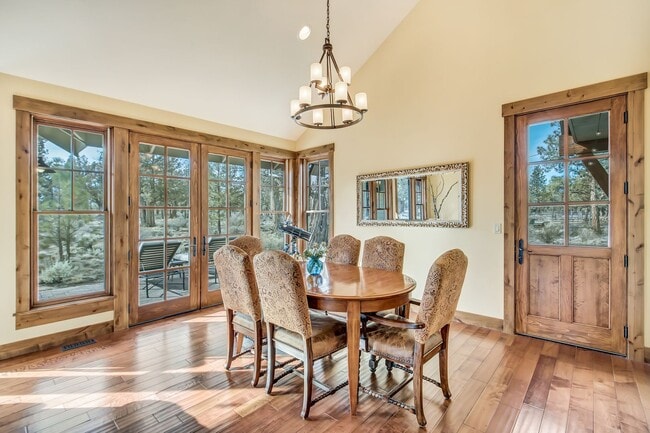 Building Photo - Rare Tumalo HORSE PROPERTY Retreat on 10 A...