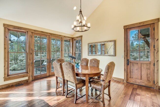 Building Photo - Rare Tumalo Retreat on 10 Acres with Barn!