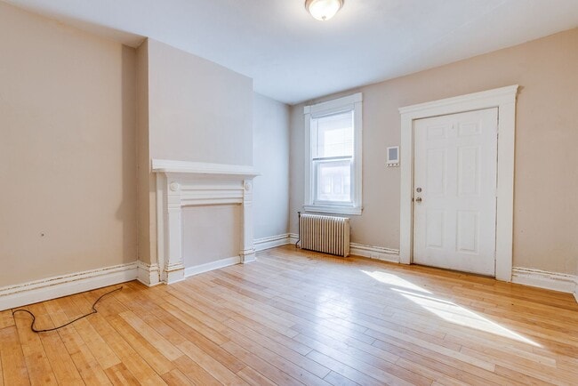 Building Photo - AVAILABLE JUNE 2026 - Spacious 2 Bedroom Home w/ SECONDS from Shiloh & Grandview!