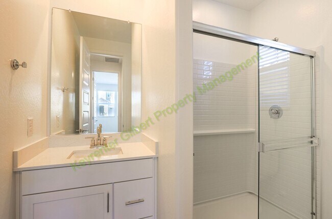 Building Photo - Pet Friendly 5 bed/3 bath in the Hawes Crossing Community of East Mesa