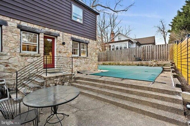 Building Photo - 2347 S Arlington Ridge Rd