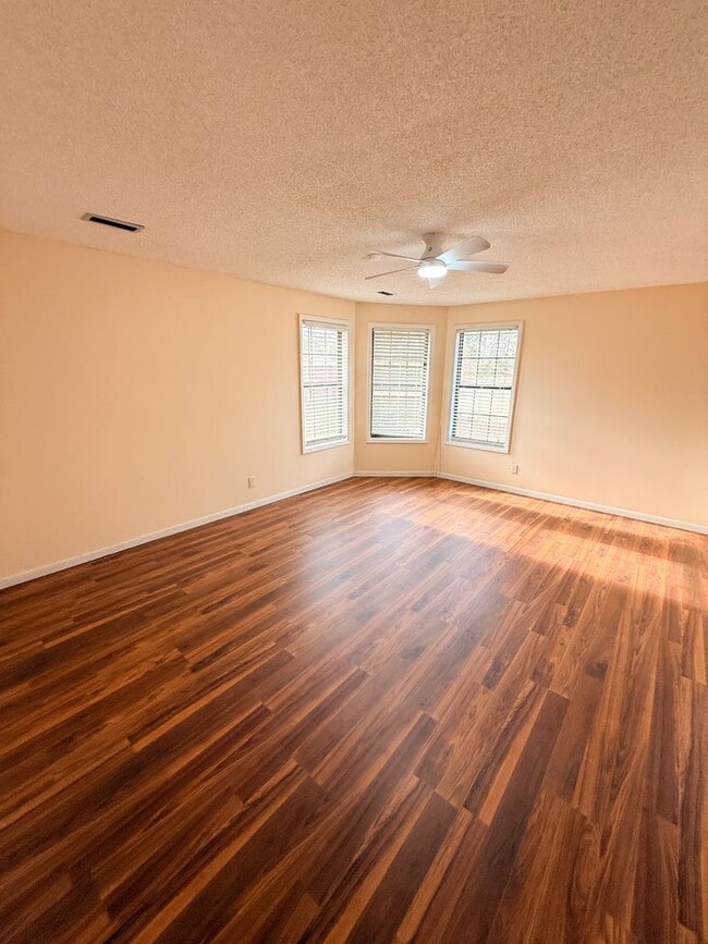 Building Photo - 330 US-84