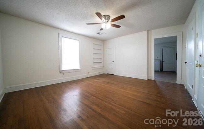 Building Photo - 405 N Main St