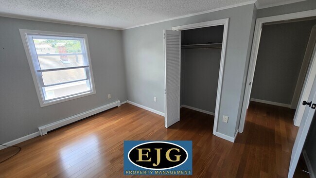 Building Photo - 158 Beech St