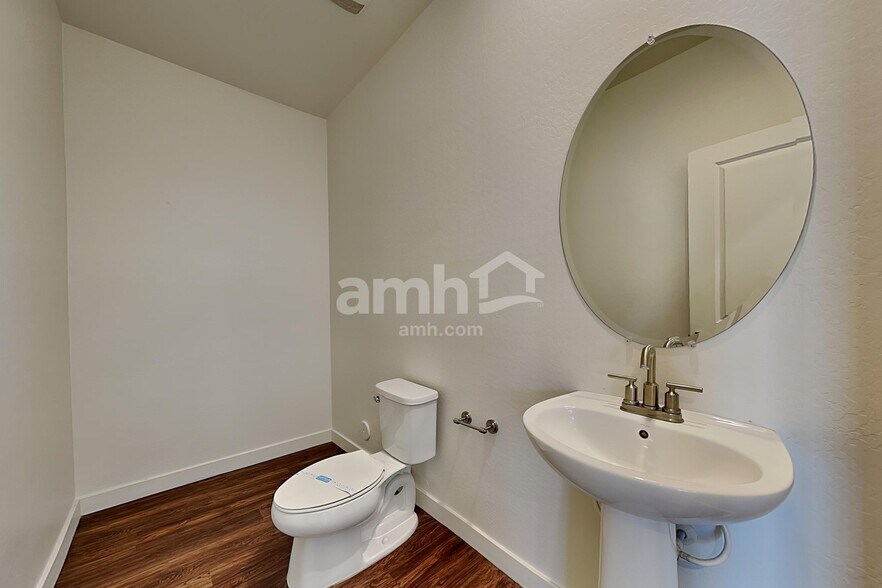 Building Photo - 4206 S 105th Dr