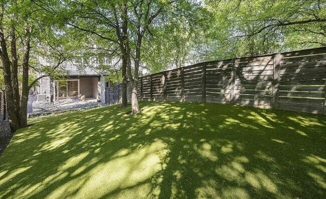 Building Photo - 1211 Cometa St
