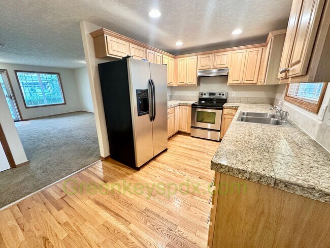 Building Photo - Awesome 3-bedroom, 2.5-bathroom house in North Portland Near Trenton Park - $100 Off First Month!