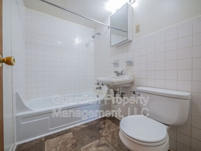 Building Photo - 1115 N College Dr