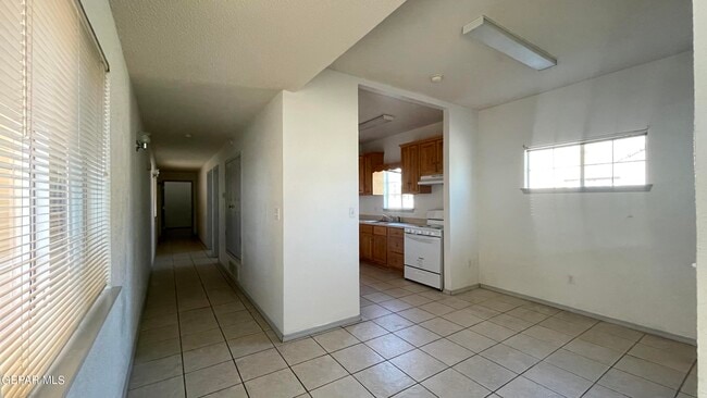 Building Photo - 2717 Idalia Ave
