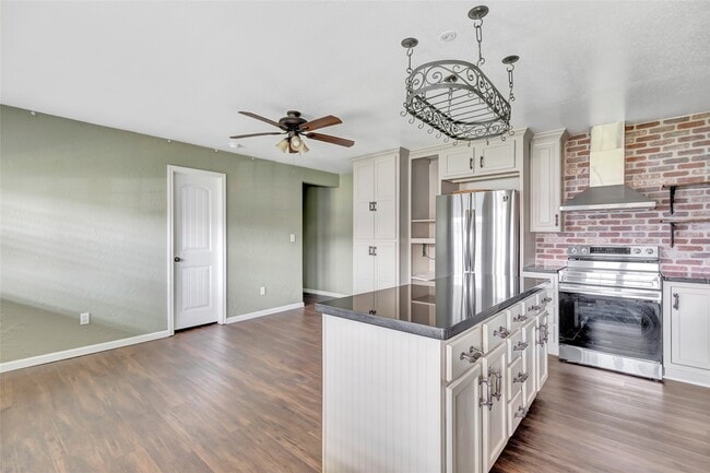 Building Photo - 10821 TX-150