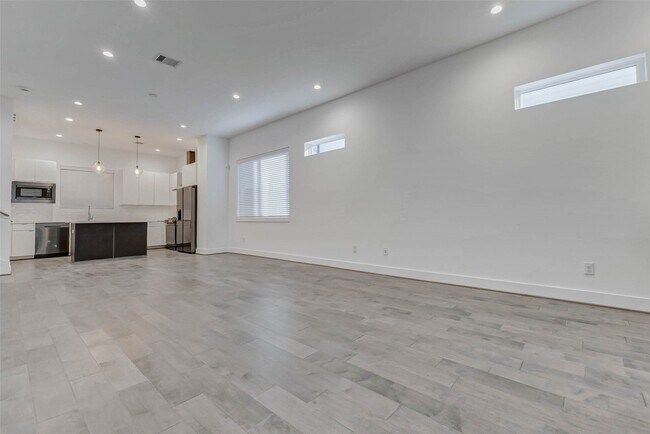 Building Photo - 5859 Dolores St