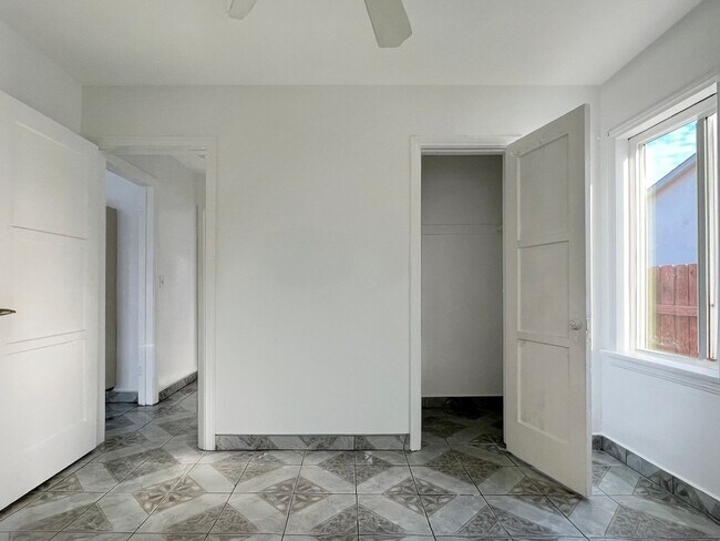 Building Photo - **3030 Caspian Way Long Beach** Front 2 be...