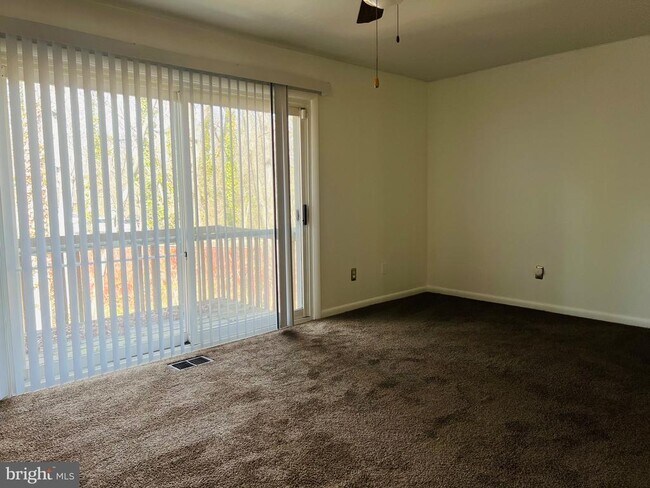 Building Photo - 8613 Seasons Way