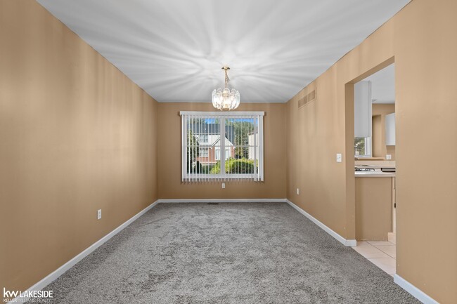Building Photo - 2199 Edgestone Dr