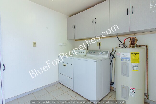 Building Photo - 6434 E Fordham Dr