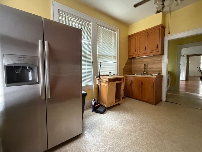 Building Photo - Large Home Available in Wadesboro