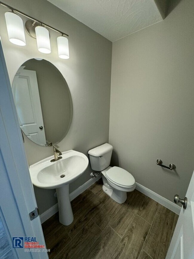 Building Photo - River Trail Townhome