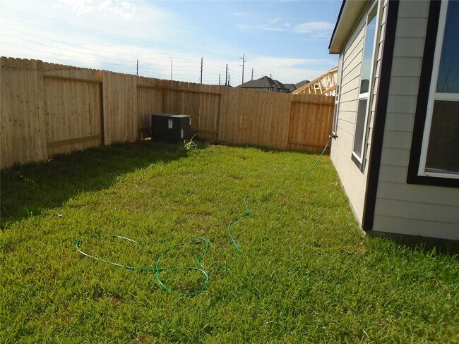Building Photo - 2215 Emerald Diamond Ct
