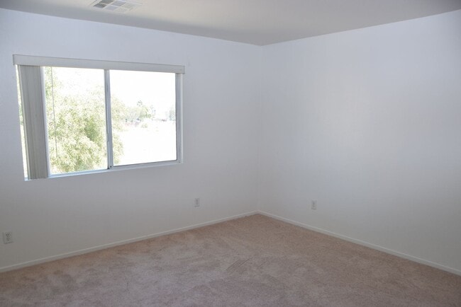 Building Photo - SPACIOUS AND ELEGANT TWO STORY HOME AT END...