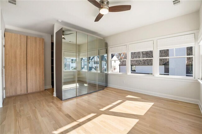 Building Photo - 2350 Melina Pl