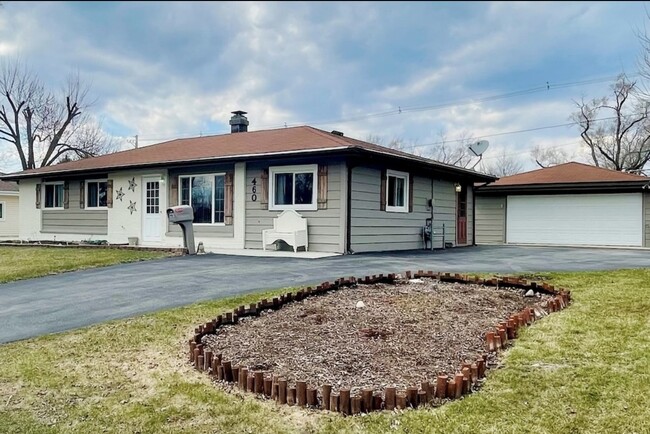 Primary Photo - 460 Flagstaff Ln