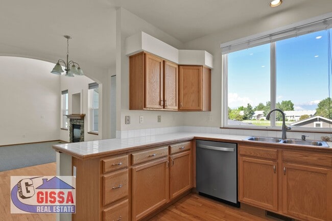 Building Photo - Beautiful home with views of Pikes Peak!
