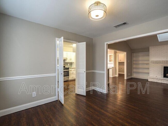 Building Photo - 3852 Westminster Dr