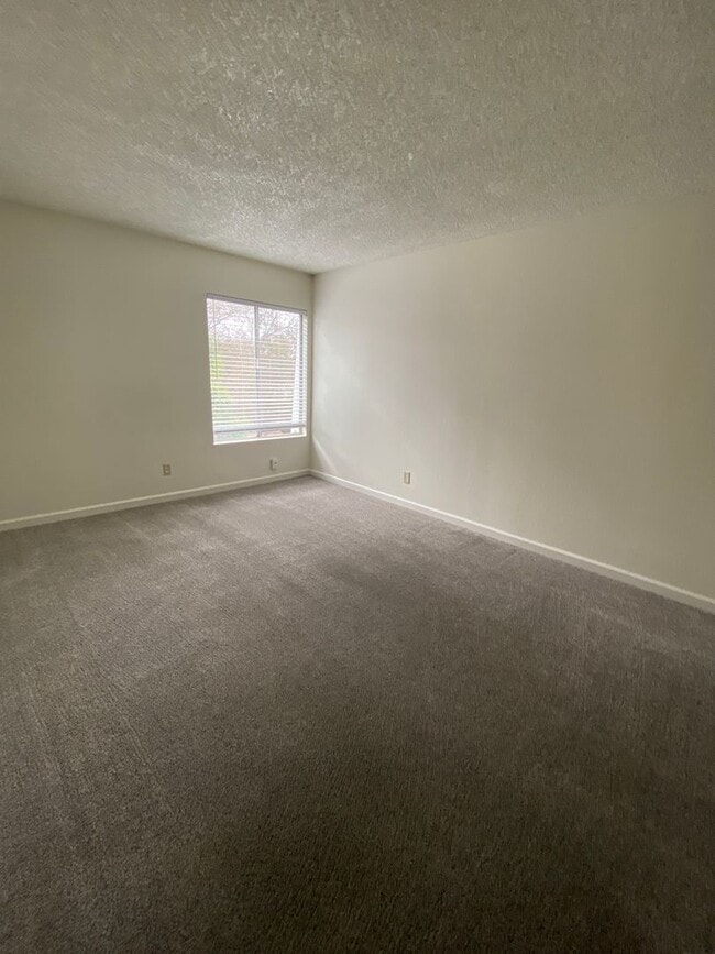 Building Photo - 7506 Parkway Dr