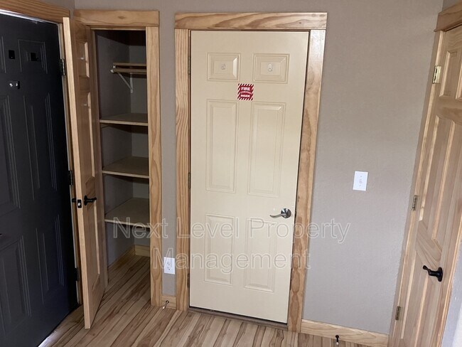 Building Photo - 20 Davis Ct