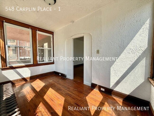 Building Photo - 548 Carplin Pl