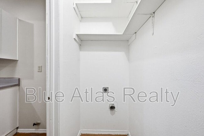 Building Photo - 3048 Navarro Ln
