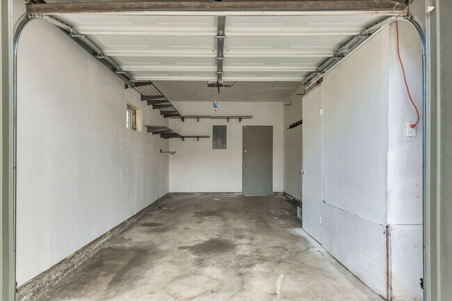 Building Photo - 7482 Beach Ct