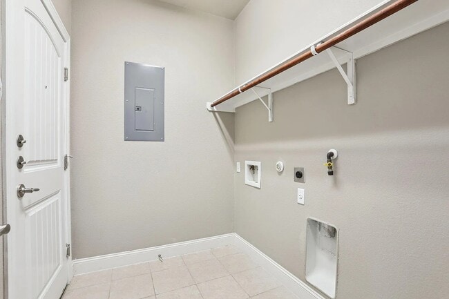 Building Photo - 8804 Vantage Point Dr
