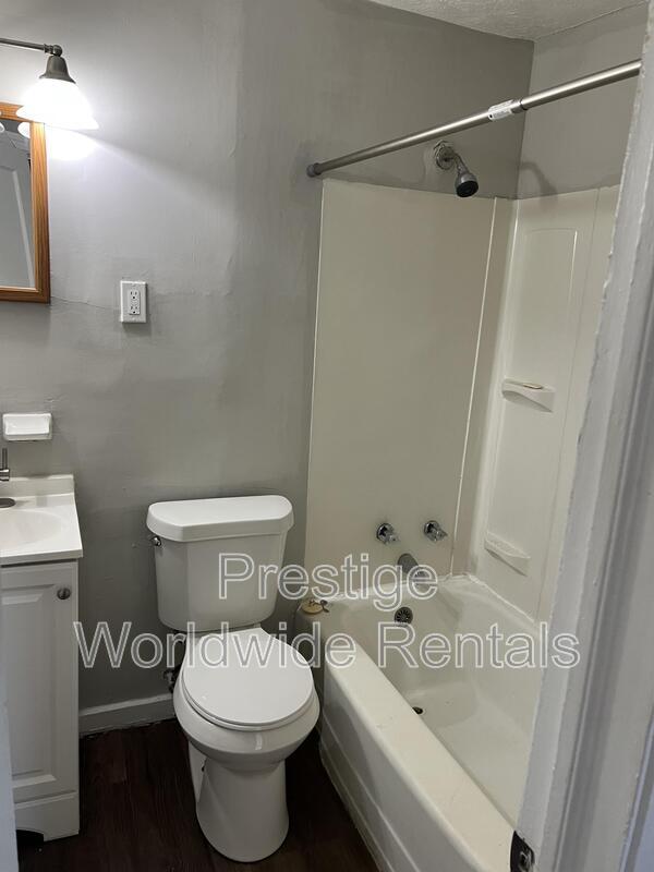 Building Photo - 483 Harold St