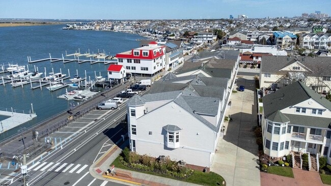 Building Photo - 9416 Amherst Ave