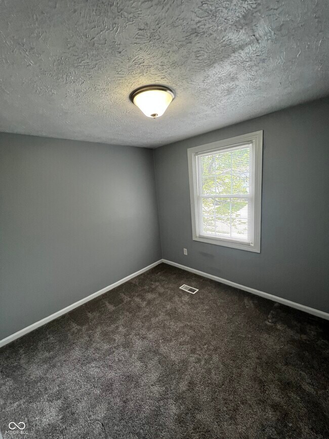 Building Photo - 9445 Timber View Dr