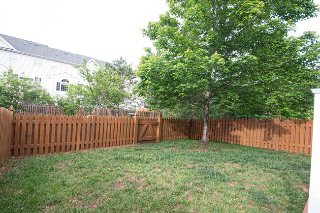 Building Photo - 15446 Painters Cove Way