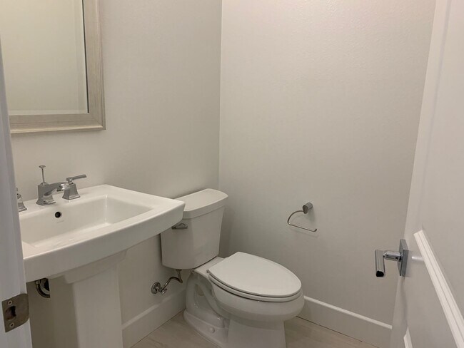 Building Photo - Home In Tracy Hills - Tenant occupied DO N...