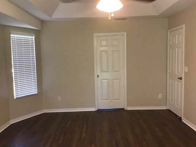 Building Photo - 5731 NW Zenith Dr