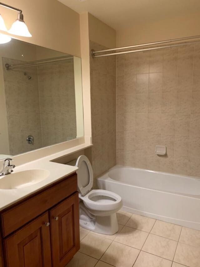 Building Photo - 3500 Oaks Clubhouse Dr