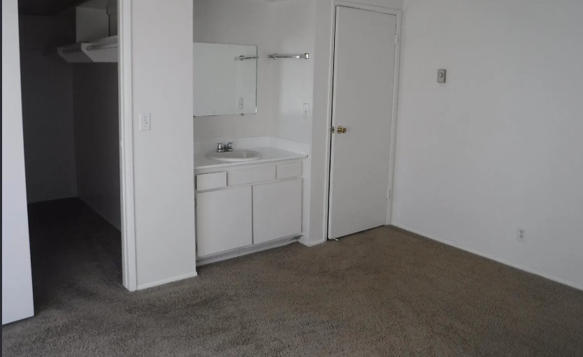 Primary Photo - 4030 Front St