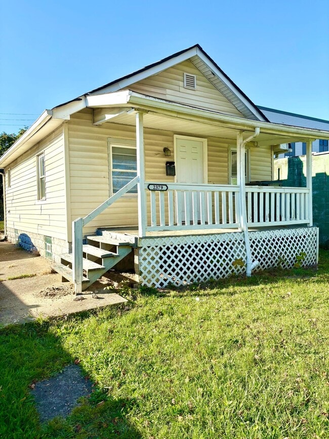 Building Photo - 2379 Linden Ave