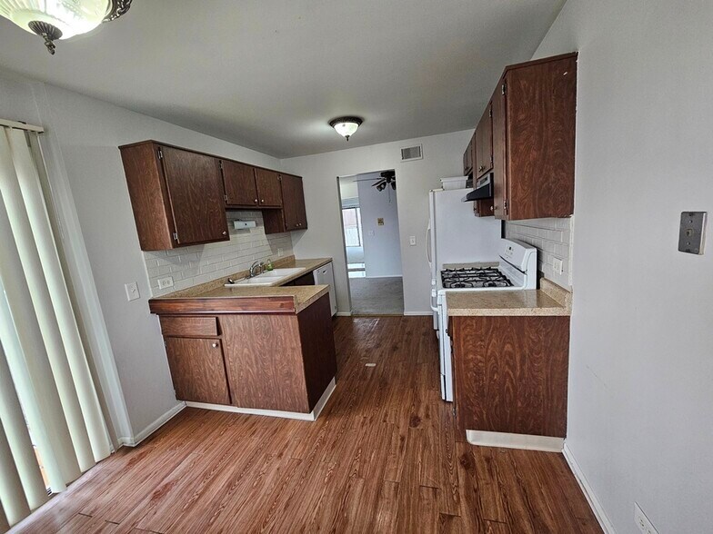 Building Photo - 573 Greystone Ln