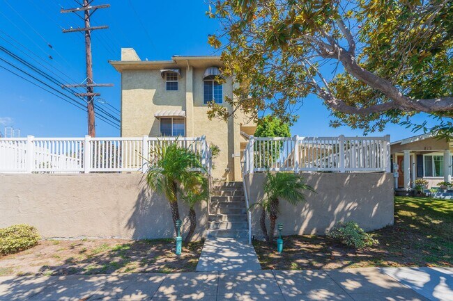 Building Photo - 1218 Portola Ave