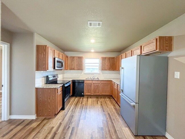 Building Photo - 1617 Pontotoc Trce