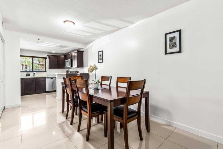 Building Photo - 1665 Cabot Ln