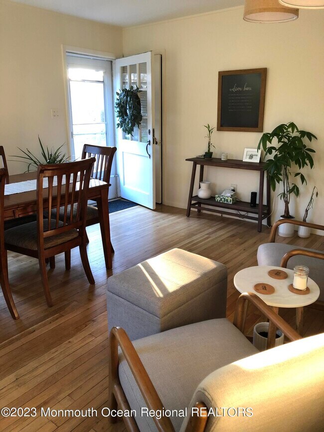 Building Photo - 21 E Lincoln Cir