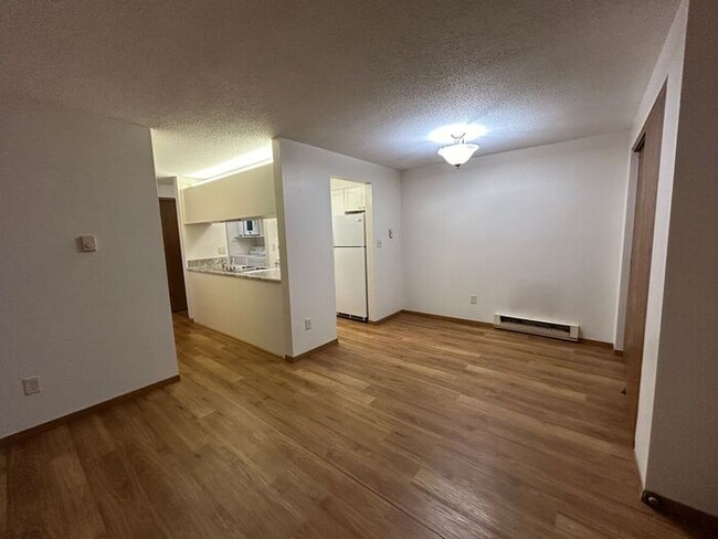 Building Photo - $1,025 | 2 Bedroom, 1 Bathroom Apartment |...